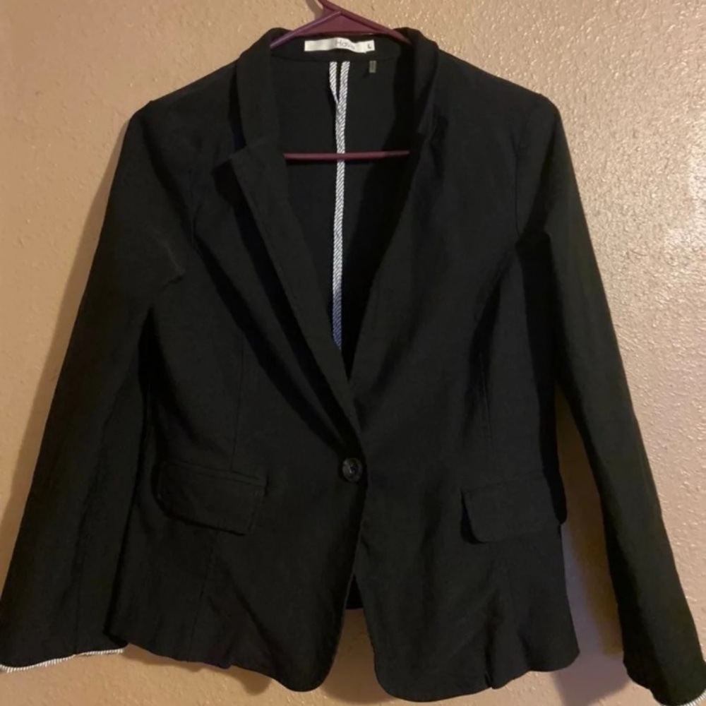 Women’s black blazer <3